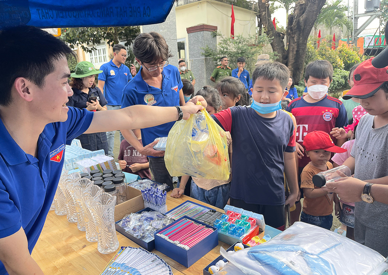 Đoàn Khối Doanh nghiệp tổ chức chương trình  tình nguyện kỳ nghỉ hồng