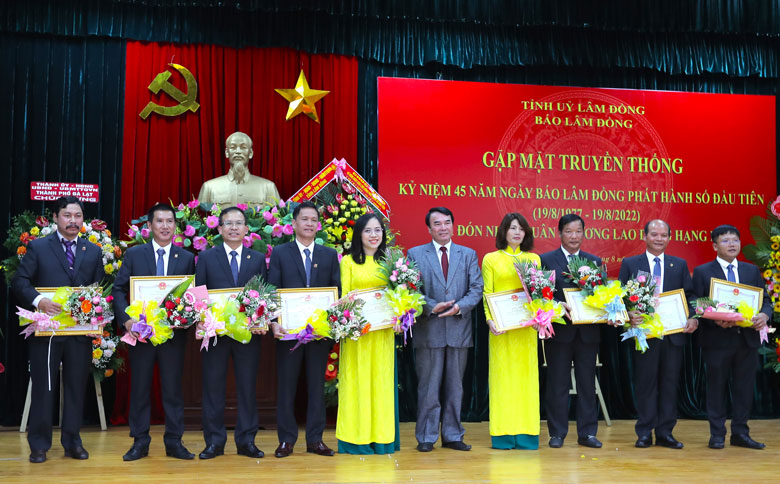 Các tập thể, cá nhân nhận vằng khen của Chủ tịch UBND tỉnh Lâm Đồng