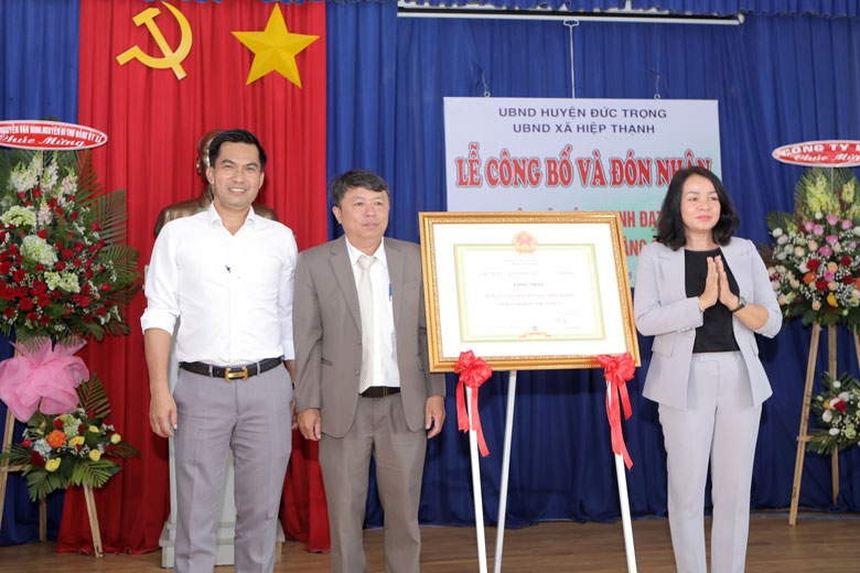 Đức Trọng: Hiệp Thạnh đón bằng công nhận xã đạt chuẩn NTM nâng cao