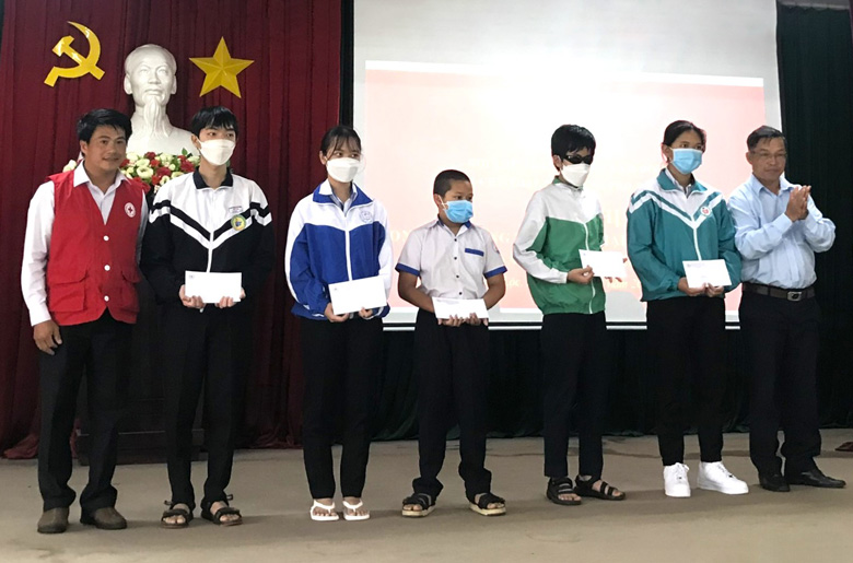 Bảo Lộc: Hơn 5,5 tỷ đồng cho công tác chữ thập đỏ trường học