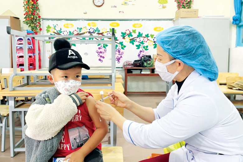 Trang bị ''Vắc xin + 2K'' cho học sinh trở lại trường