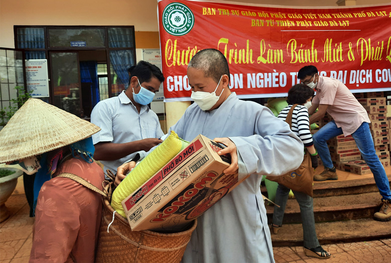 Tiến sĩ, Ni sư một lòng hoằng pháp