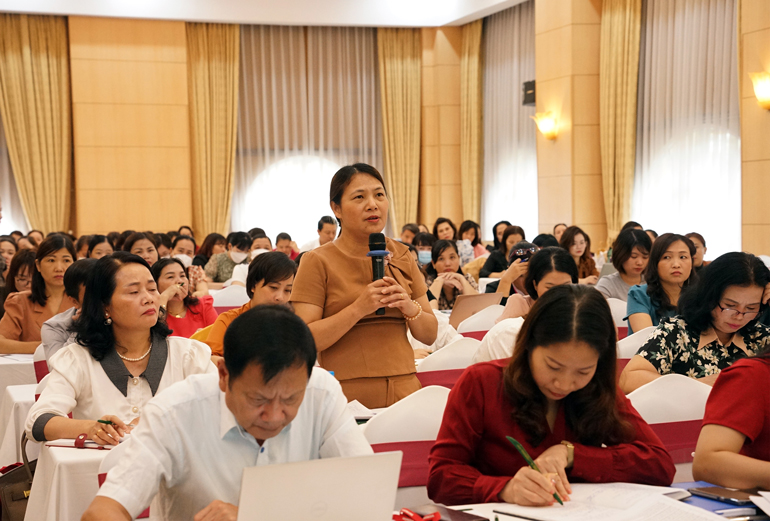 Đại biểu đến từ tỉnh Hà Giang trao đổi ý kiến 