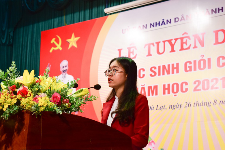 Đại diện học sinh tiêu biểu phát biểu cảm tưởng