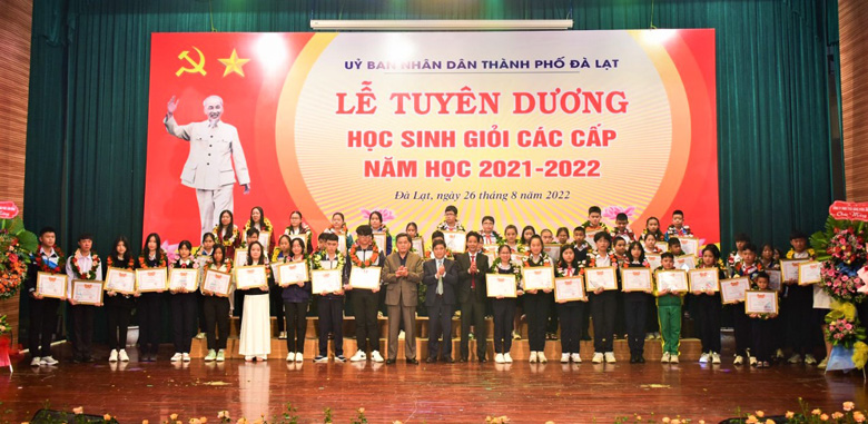 Những học sinh giỏi toàn trường