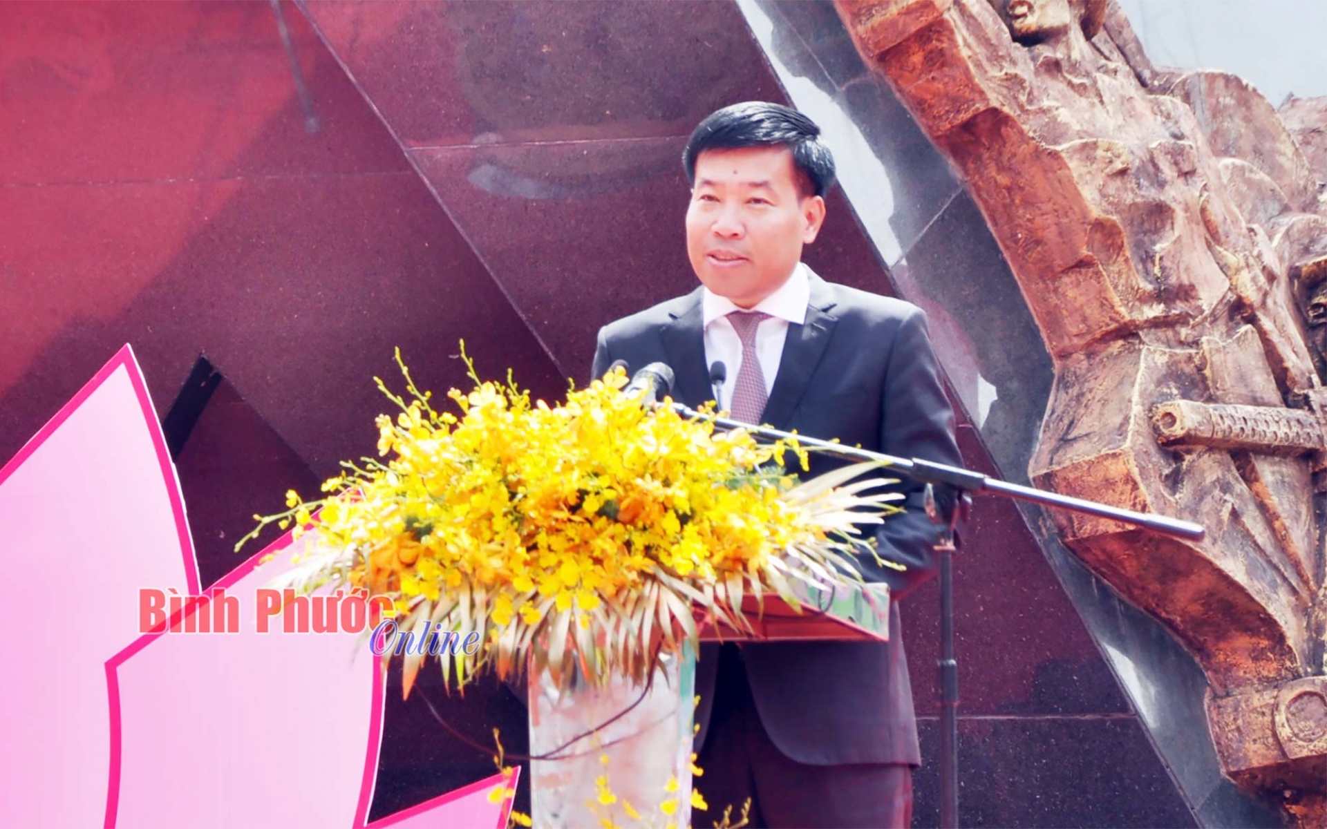 Ủy viên Trung ương Đảng, Bí thư Tỉnh ủy Bình Phước Nguyễn Mạnh Cường: Đảng bộ, chính quyền và nhân dân tỉnh Bình Phước sẽ đoàn kết một lòng, đồng hành và đi lên cùng cả nước; xứng đáng với sự cống hiến, hy sinh của các thế hệ cha anh
