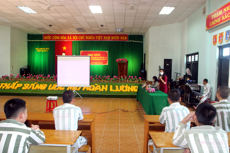 Tuyên truyền, giáo dục pháp luật, tư vấn việc làm cho phạm nhân tại Trại giam Đại Bình