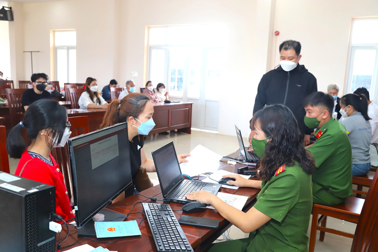 Bảo Lộc: Sẽ làm căn cước công dân cả những ngày nghỉ lễ Quốc khánh 2/9