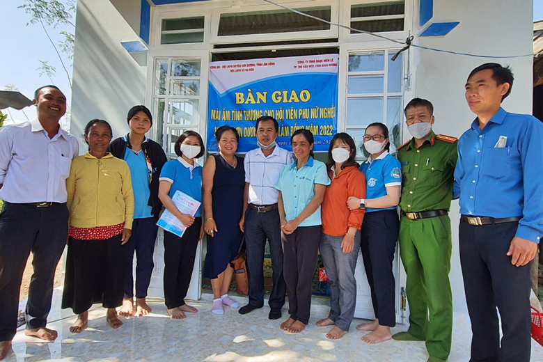 ''Điểm tựa'' cho phụ nữ nghèo và trẻ mồ côi