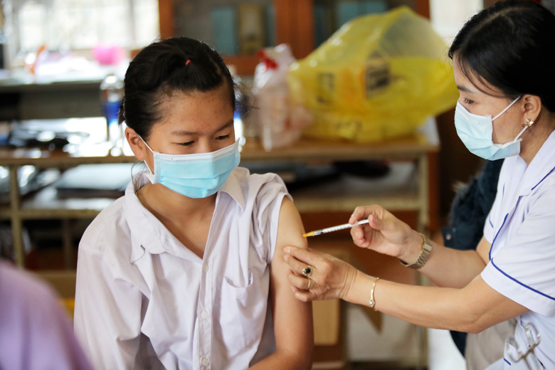 Khẩn trương, quyết liệt đẩy nhanh tiến độ tiêm vắc xin phòng Covid-19