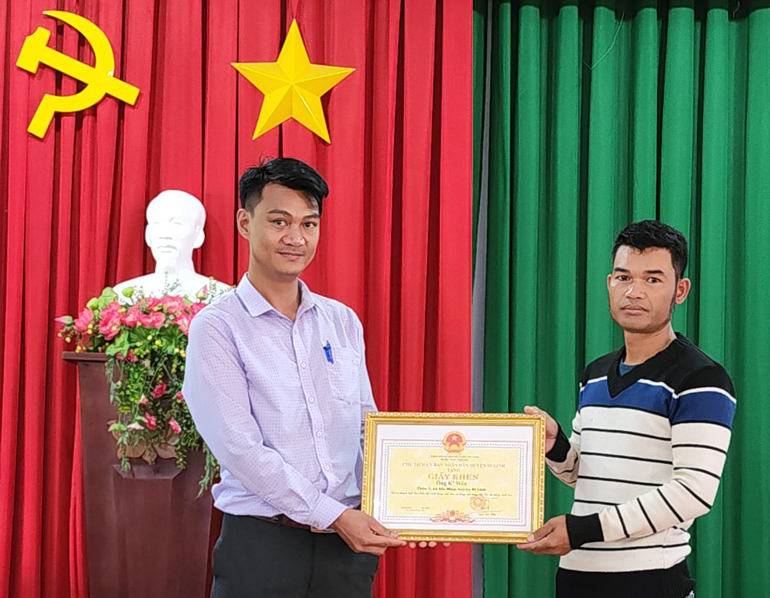 Khen thưởng đột xuất người dân bảo vệ động vật hoang dã quý hiếm