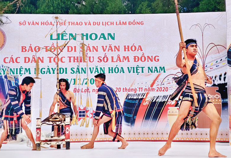 Trong 24% tổng dân số Lâm Đồng là người dân tộc thiểu số chiếm đa số là người dân tộc bản địa gốc Tây Nguyên.