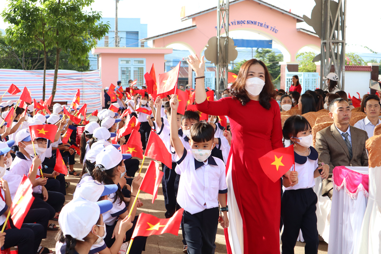 Trường Tiểu học Lạc Lâm chào đón các em học sinh khối lớp 1 nhập trường ngày 5/9