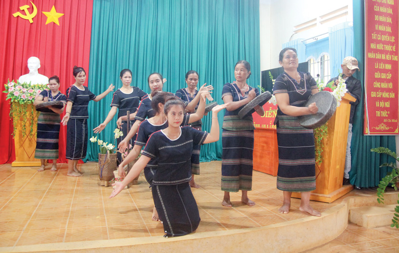 Phụ nữ K'Ho vun đắp, gìn giữ nét đẹp văn hoá truyền thống