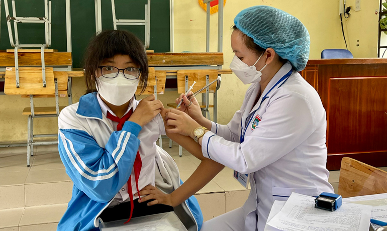 Tiếp tục thực hiện nghiêm các biện pháp phòng chống dịch và tiêm vắc xin phòng Covid-19