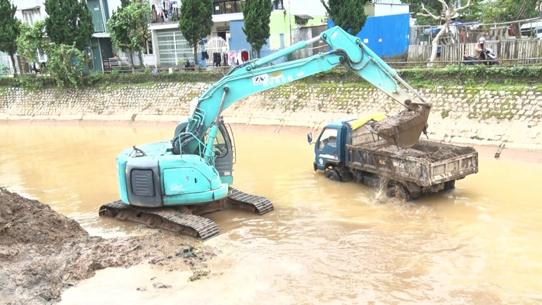 Đà Lạt: Tiến hành nạo vét lòng suối Cam Ly