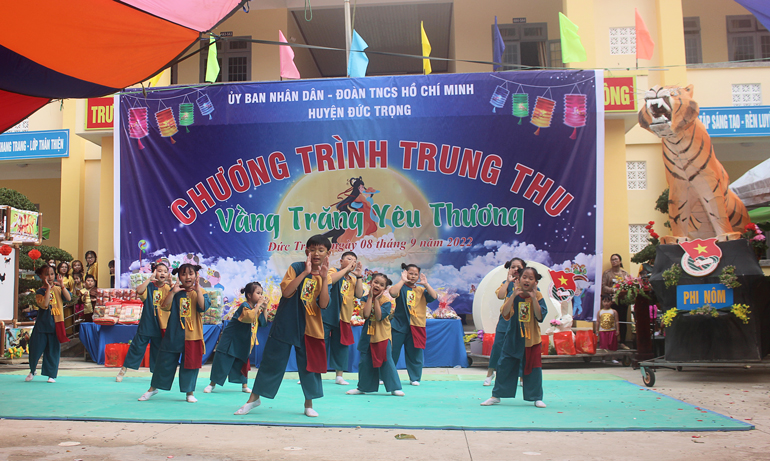 Đức Trọng: Ấm áp Chương trình Trung thu Vầng trăng yêu thương