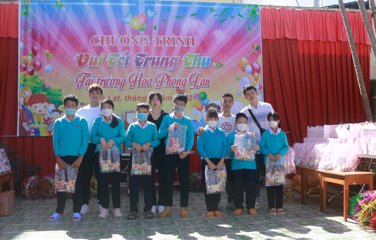 Tổ chức Tết Trung thu cho trẻ khuyết tật