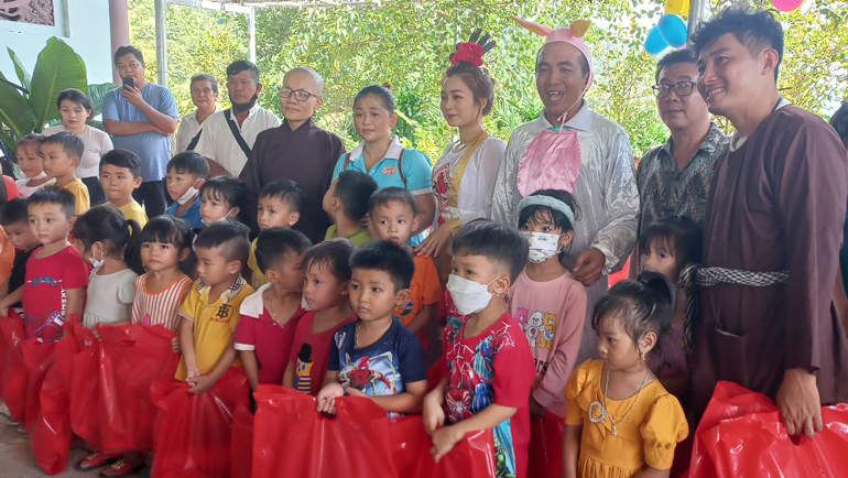 Cát Tiên: Thêm 1.200 phần quà Trung thu cho trẻ em các xã vùng xa