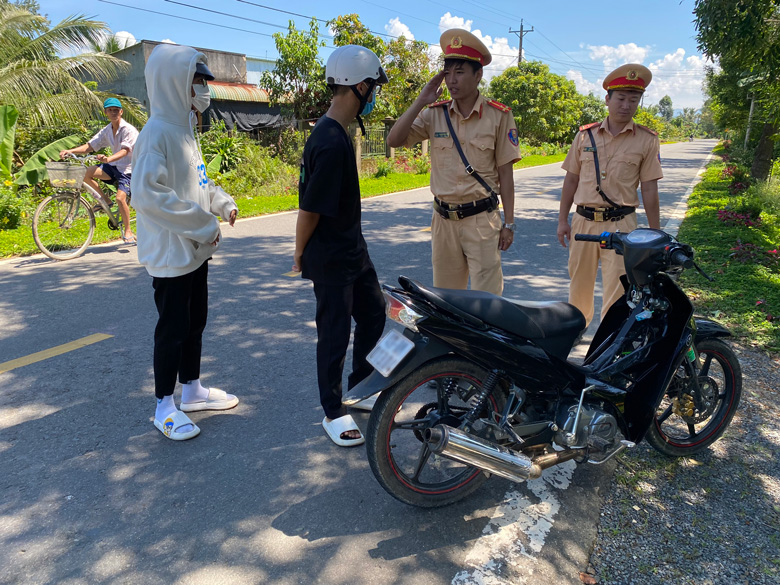 Đạ Tẻh: Tiếp tục tuần tra, xử phạt các trường hợp vi phạm trật tự an toàn giao thông