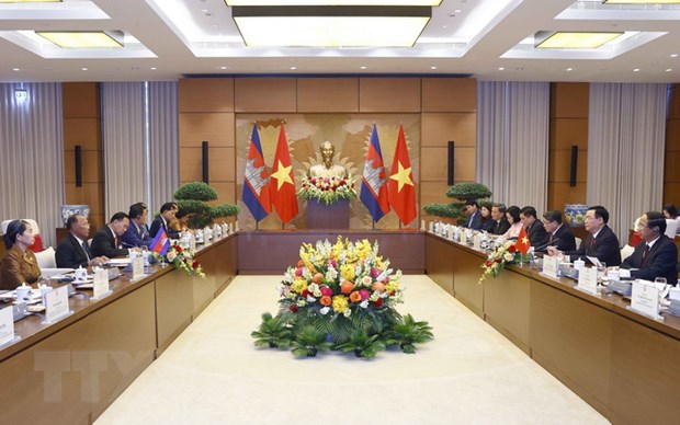 Chủ tịch Quốc hội Vương Đình Huệ hội đàm với Chủ tịch Quốc hội Campuchia Samdech Heng Samrin