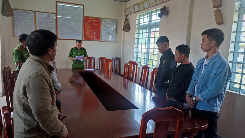 Khởi tố nhóm đối tượng đánh nhau gây thương tích