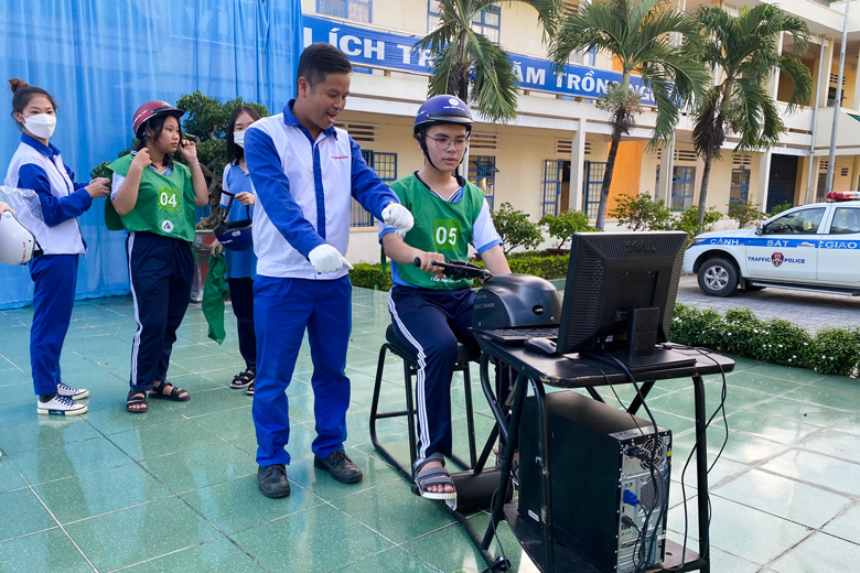 Đạ Tẻh: 552 giáo viên, học sinh tham gia tuyên truyền Luật Giao thông đường bộ