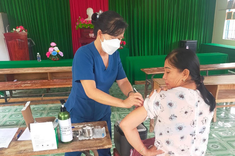 Cát Tiên hoàn thành tiêm chủng diện rộng an toàn, đúng tiến độ