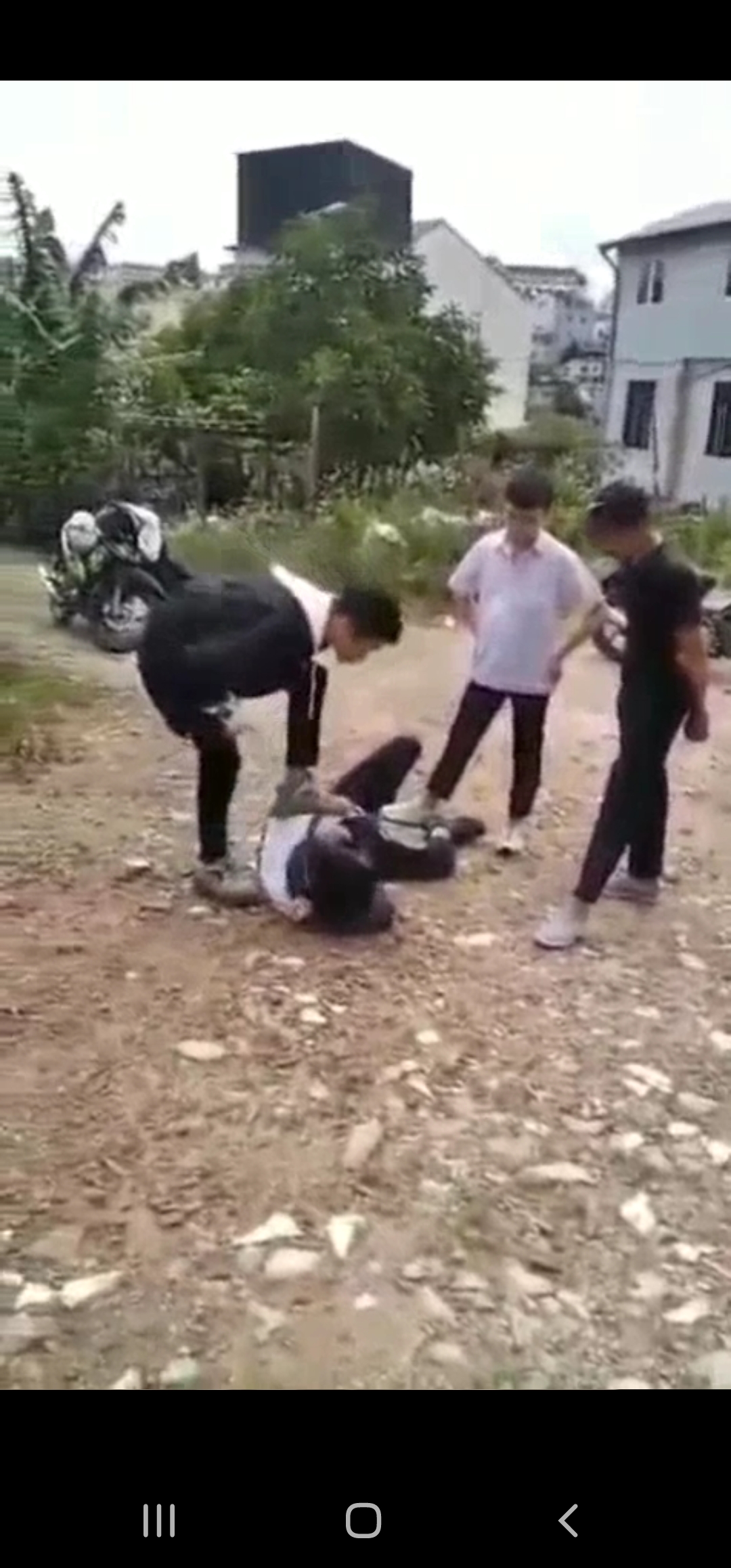 Sở Giáo dục và Đào tạo báo cáo vụ hai học sinh bị đánh hội đồng phải nhập viện cấp cứu