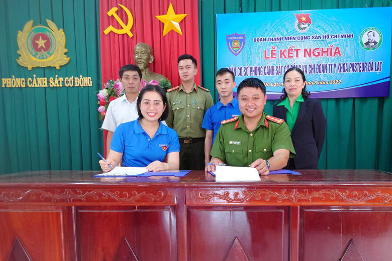 Đoàn cơ sở Cảnh sát cơ động kết nghĩa Chi đoàn Trung tâm Y khoa Pasteur Đà Lạt