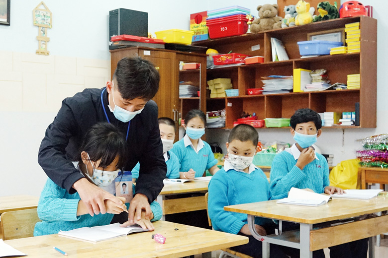 Trái tim người thầy đặt nơi trẻ yếu thế