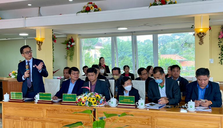 Ông Saphon Vattanak – Hiệu trưởng Đại học Khoa học Sức khỏe Campuchia phát biểu tại buổi làm việc