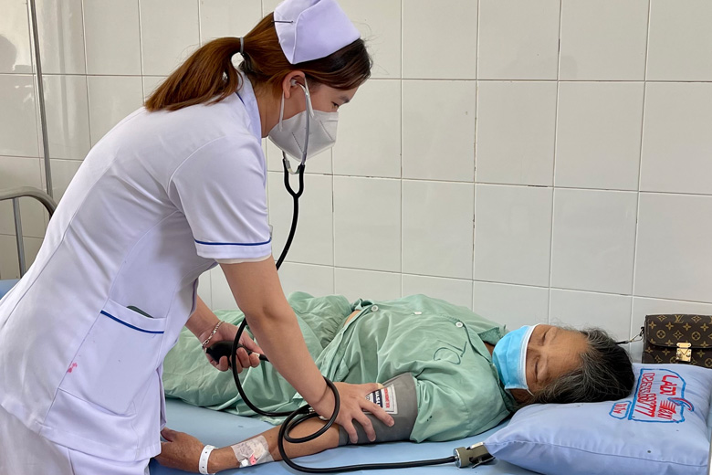 Các bệnh nhân đầu tiên triển khai kỹ thuật nội soi niệu quản tán sỏi ngược dòng bằng laser chiều qua 20/9 hiện đã phục hồi sức khỏe tại Khoa Ngoại tổng hợp Bệnh viện Đa khoa Lâm Đồng