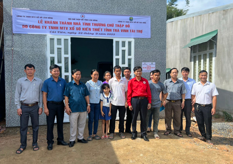Cát Tiên: Trao nhà tình thương cho hộ nghèo