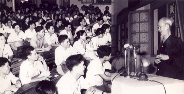 Bồi dưỡng cán bộ trẻ theo phong cách Hồ Chí Minh