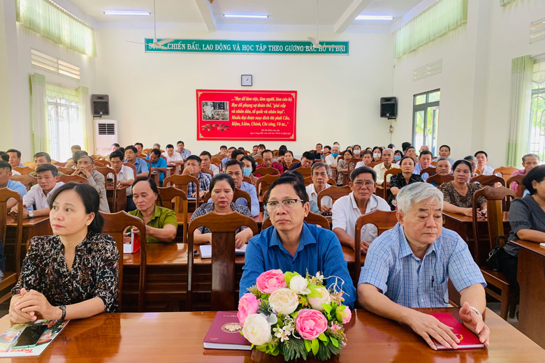Đạ Tẻh: Bồi dưỡng báo cáo viên, tuyên truyền viên