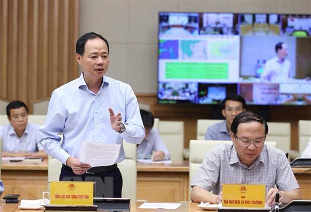 Tổng Cục trưởng Tổng cục Khí tượng Thuỷ văn Trần Hồng Thái báo cáo diễn biến cơn bão số 4. (Ảnh: Dương Giang/TTXVN)