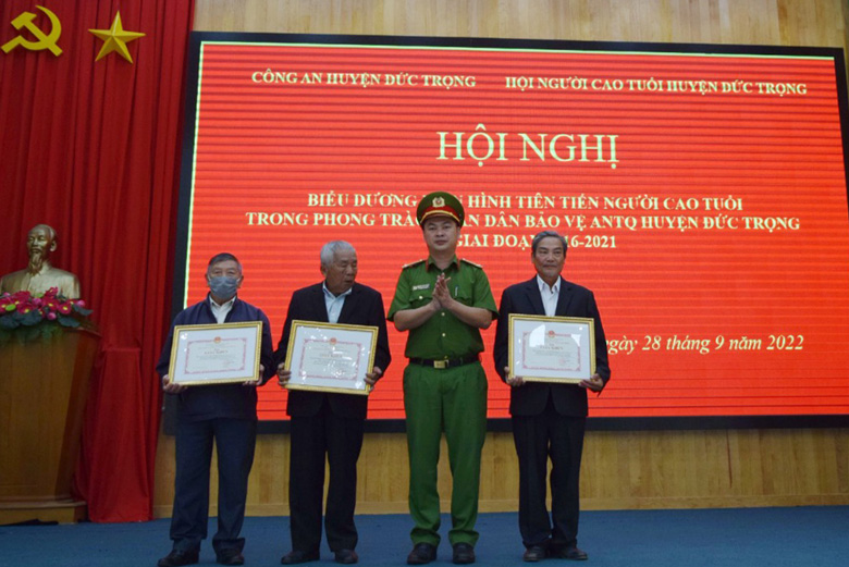 Đức Trọng: Biểu dương điển hình tiên tiến người cao tuổi trong Phong trào Toàn dân bảo vệ an ninh Tổ quốc
