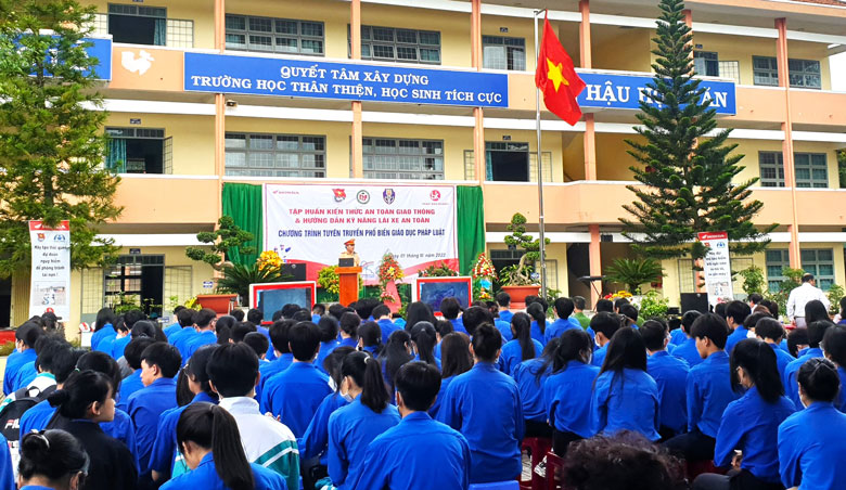 Bảo Lộc: Tuyên truyền, phổ biến và giáo dục pháp luật cho học sinh