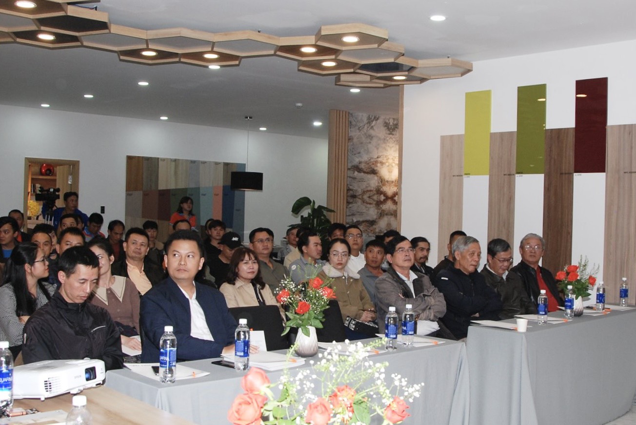 Khách mời là đại diện Hội kiến sư, các đơn vị thiết kế, thi công tỉnh Lâm Đồng