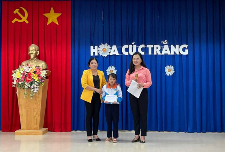 Lạc Dương: Hơn 150 triệu đồng hỗ trợ học sinh chương trình Hoa Cúc Trắng