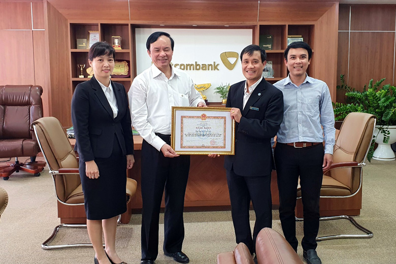 Vietcombank Lâm Đồng đưa chính sách BHXH, BHYT đến người dân có hoàn cảnh khó khăn