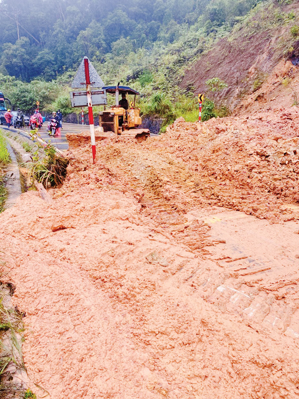 Duy tu, bảo dưỡng các tuyến đường trước mùa mưa bão