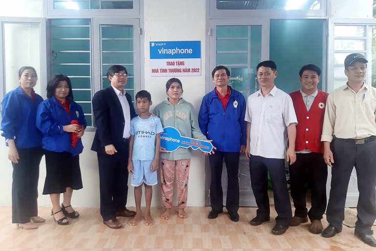Bảo Lộc: Bàn giao nhà tình thương
