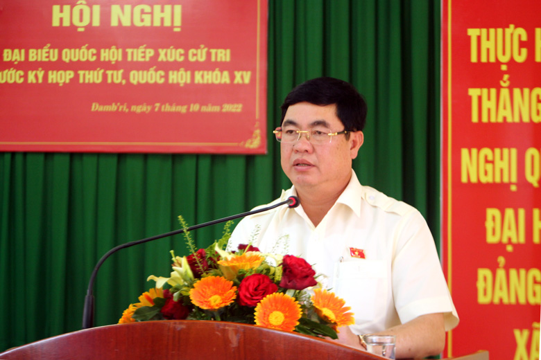 Đồng chí Trần Đình Văn - Phó Bí thư Thường trực Tỉnh ủy, Trưởng đoàn ĐBQH tỉnh Lâm Đồng ghi nhận, tiếp thu và giải trình các ý kiến, kiến nghị