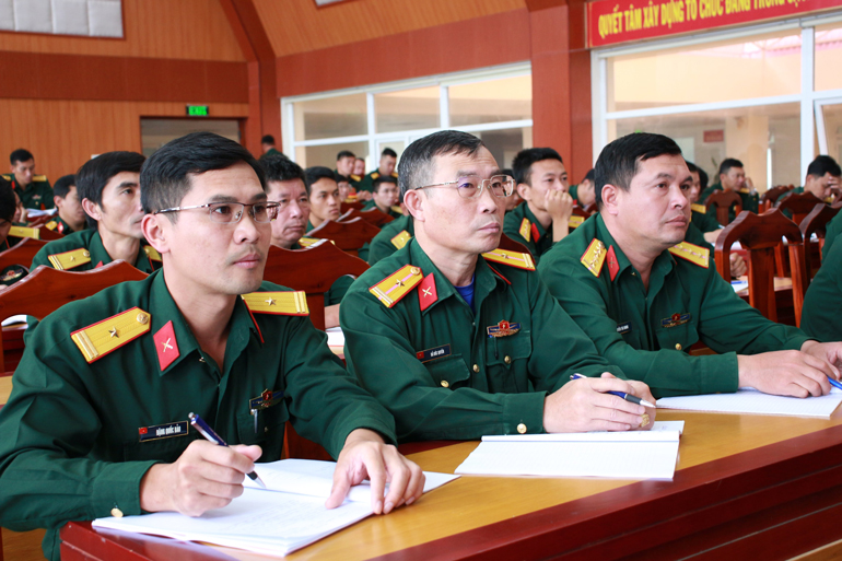 Tham gia học tập lần này sĩ quan, quân nhân chuyên nghiệp trong lực lượng vũ trang tỉnh sẽ được tiếp cận 20 chuyên đề