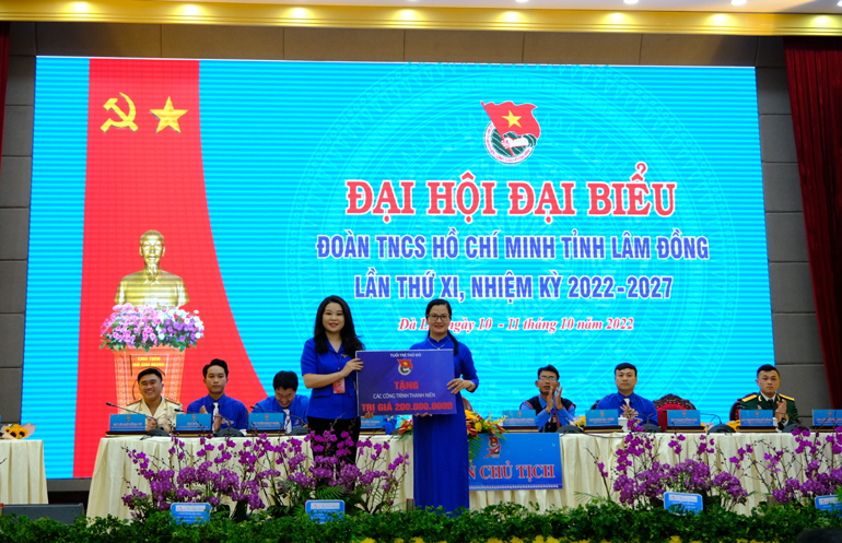 Thành Đoàn Hà Nội trao tặng công trình thanh niên cho Đại hội