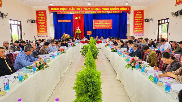 Các đại biểu dự hội nghị