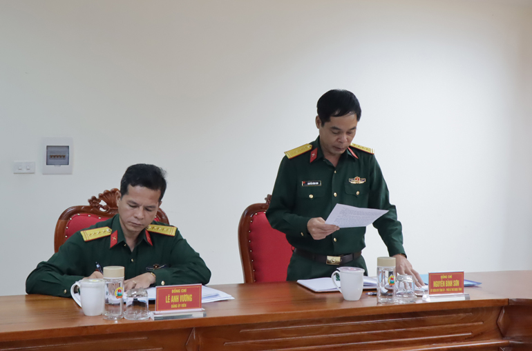 Đại tá Nguyễn Bình Sơn - Chỉ huy trưởng Bộ Chỉ huy Quân sự tỉnh quán triệt Kết luận Hội nghị lần thứ 35 của Ban Thường vụ Tỉnh ủy