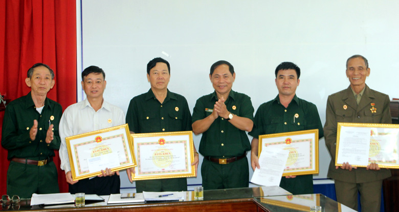 Bảo Lộc: Trao bằng khen cá nhân, tập thể có thành tích trong Phong trào thi đua Cựu chiến binh gương mẫu
